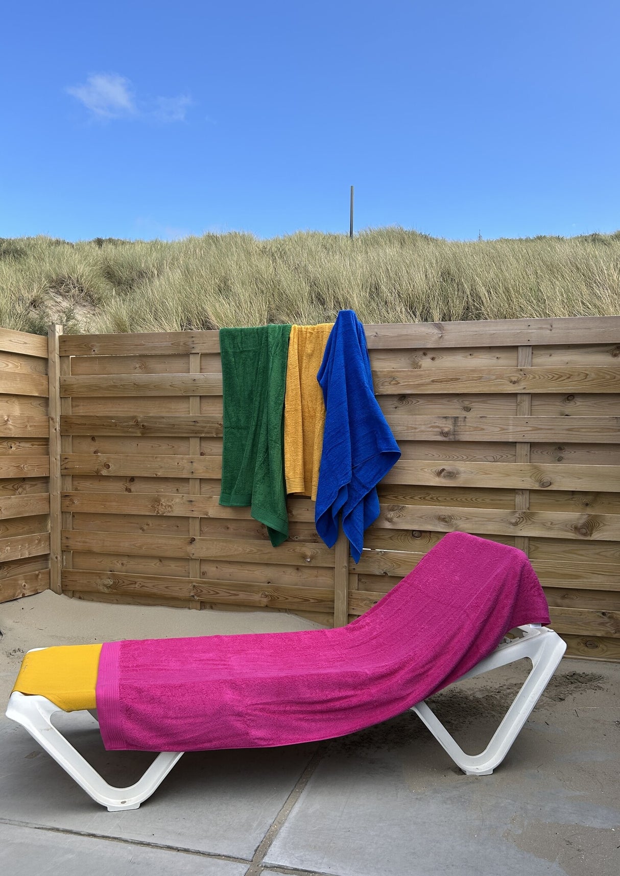 Fuchsiafarbenes Strandtuch