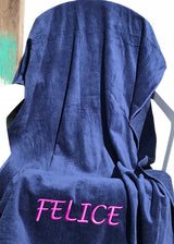 Velours strandlaken met borduring