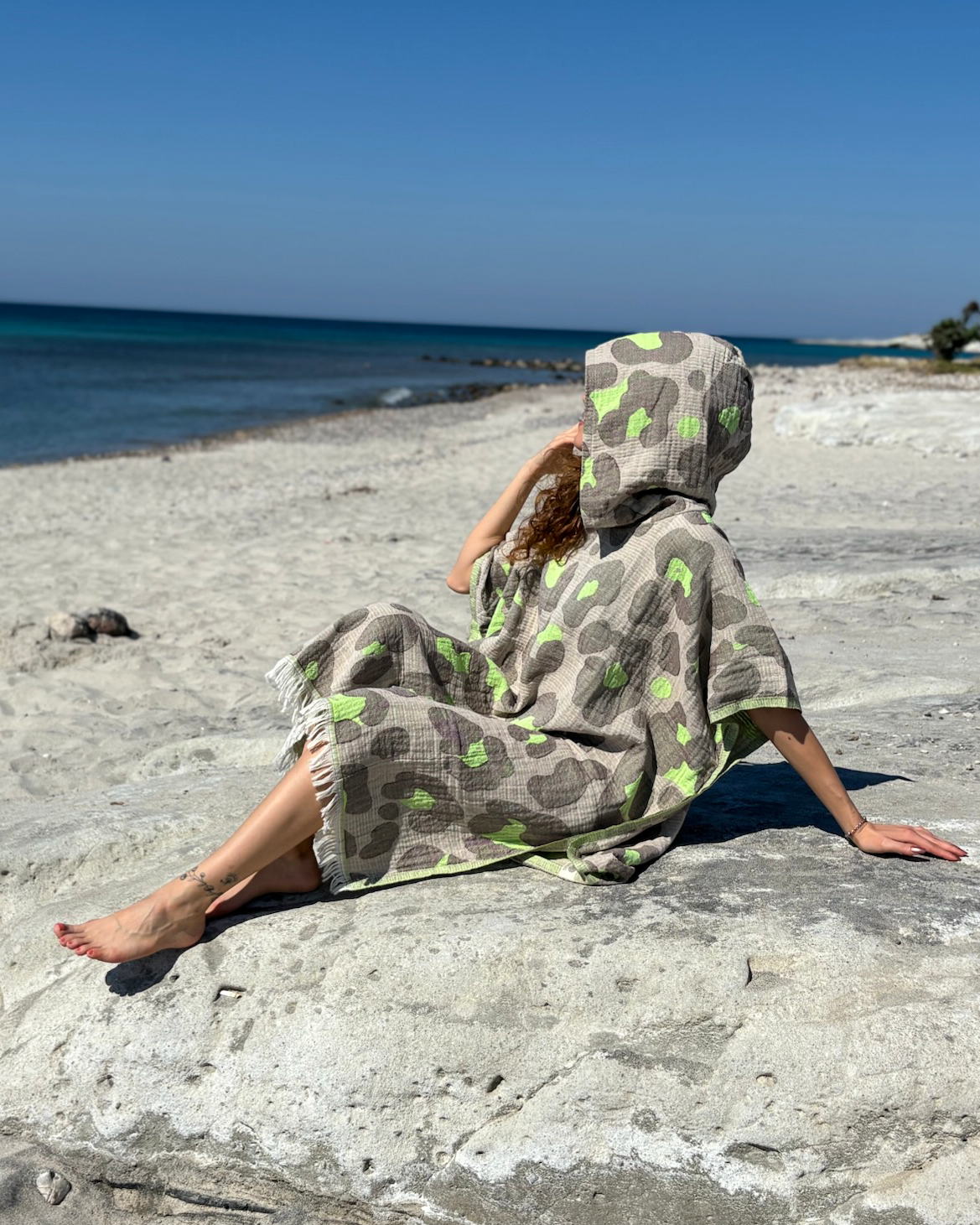 Neon Safari sneldrogende katoenen strandponcho met capuchon - groen