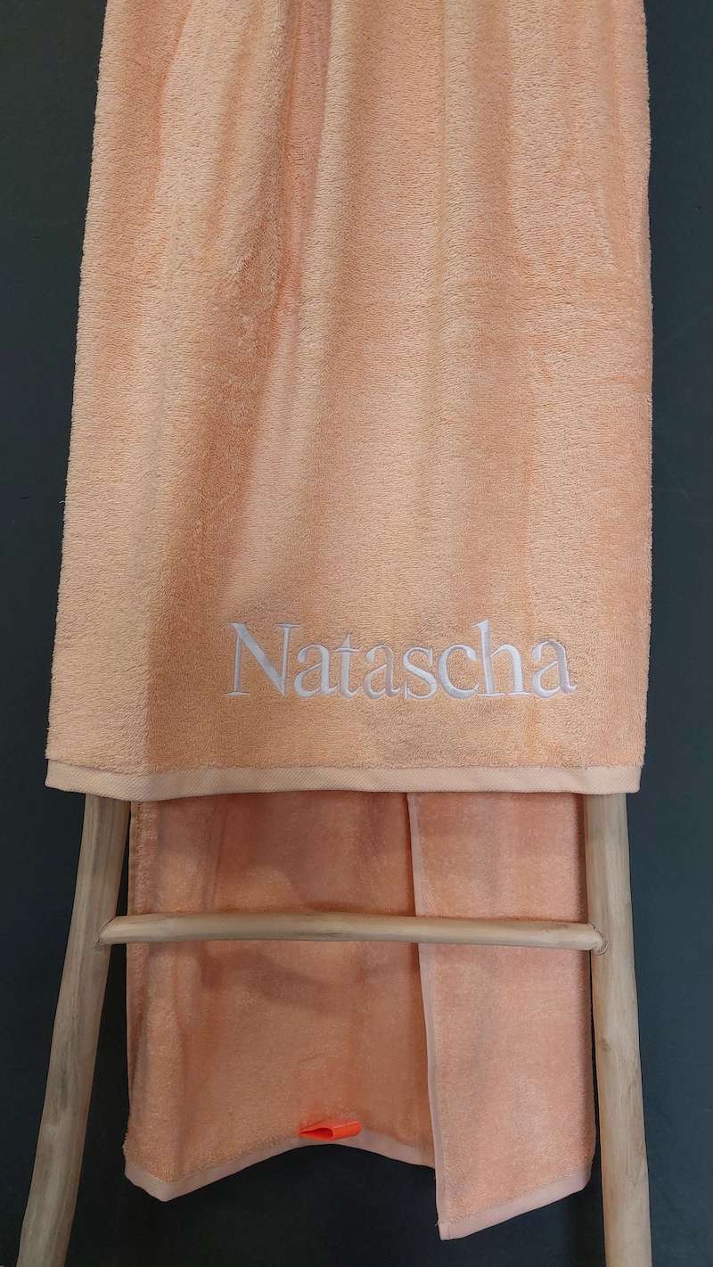 Strandlaken met borduring