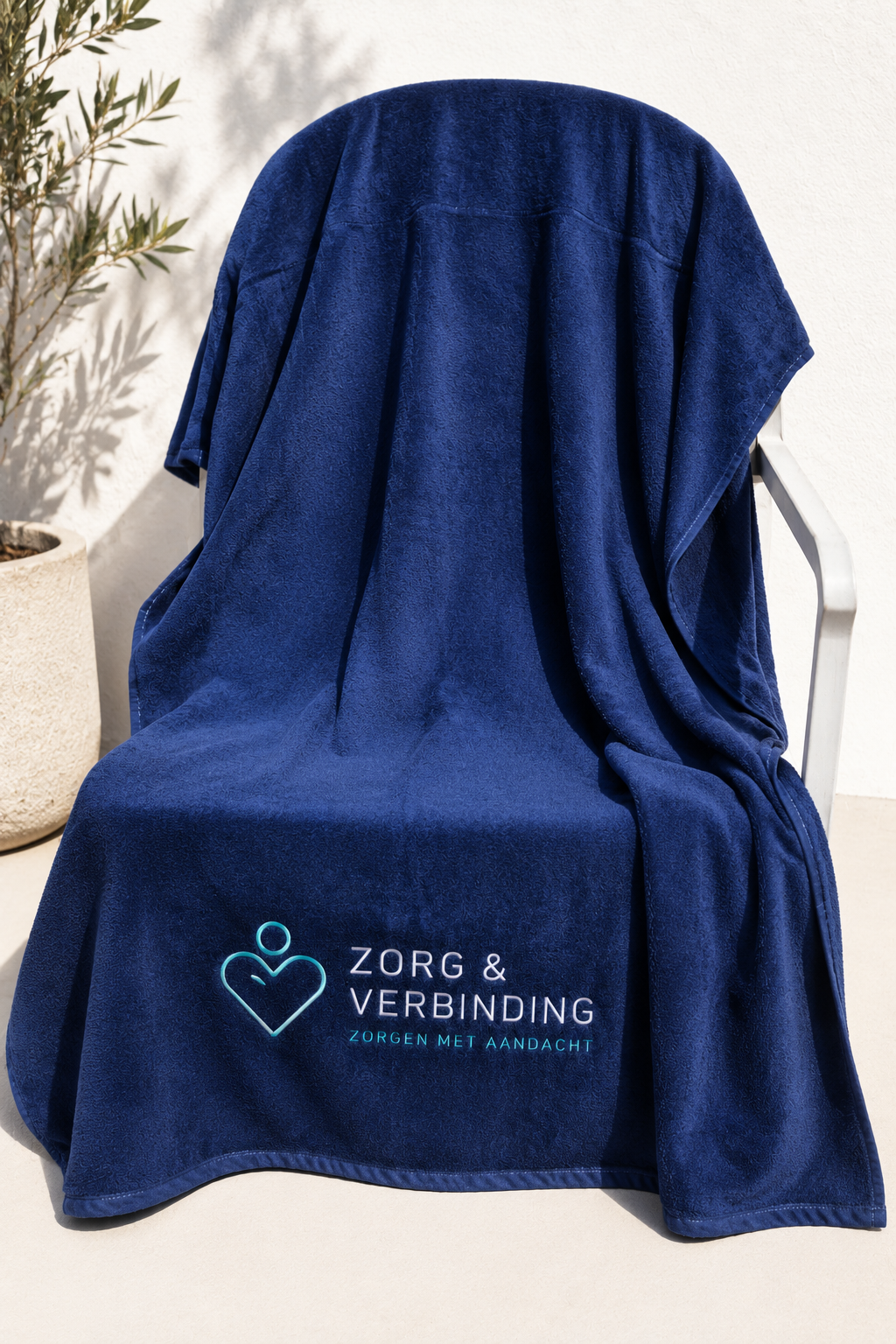 Velours strandlaken met borduring