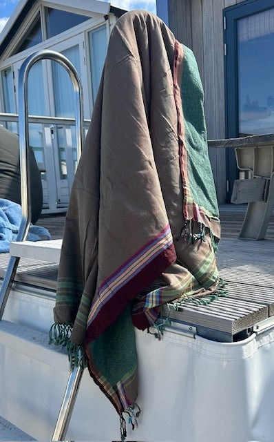 Olivfarbenes Strandtuch