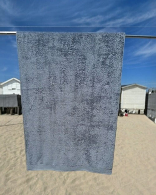 Donkergrijs strandlaken